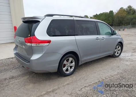 2011 Toyota Sienna Le V6 z USA, uszkodzony, nr VIN 5TDKK3DCXBS029191